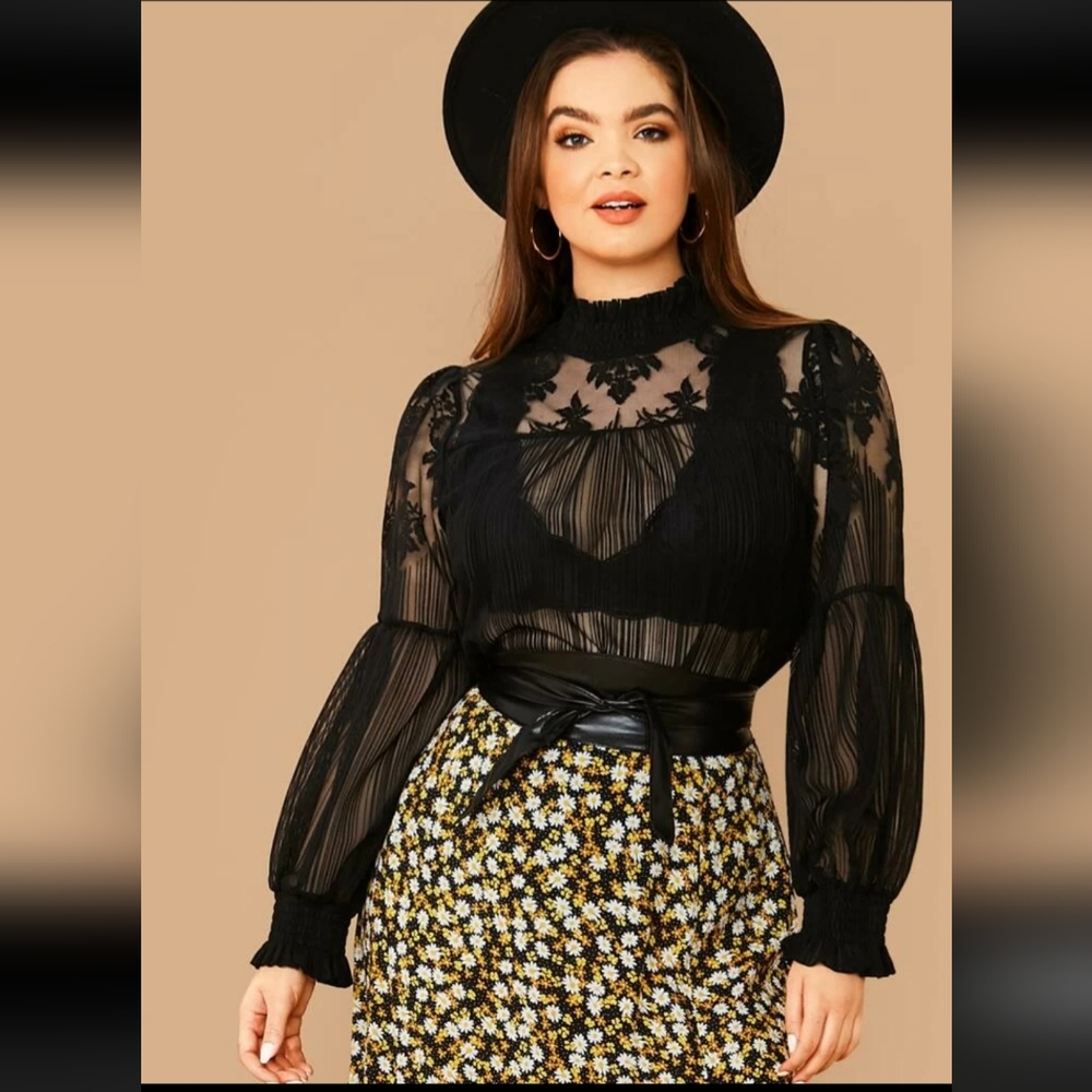 Mock-neck shirred detailed lace top (without bra)